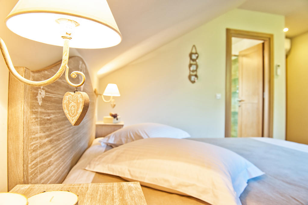 Chalet Hovel Mînăstirea Humorului Cameră foto