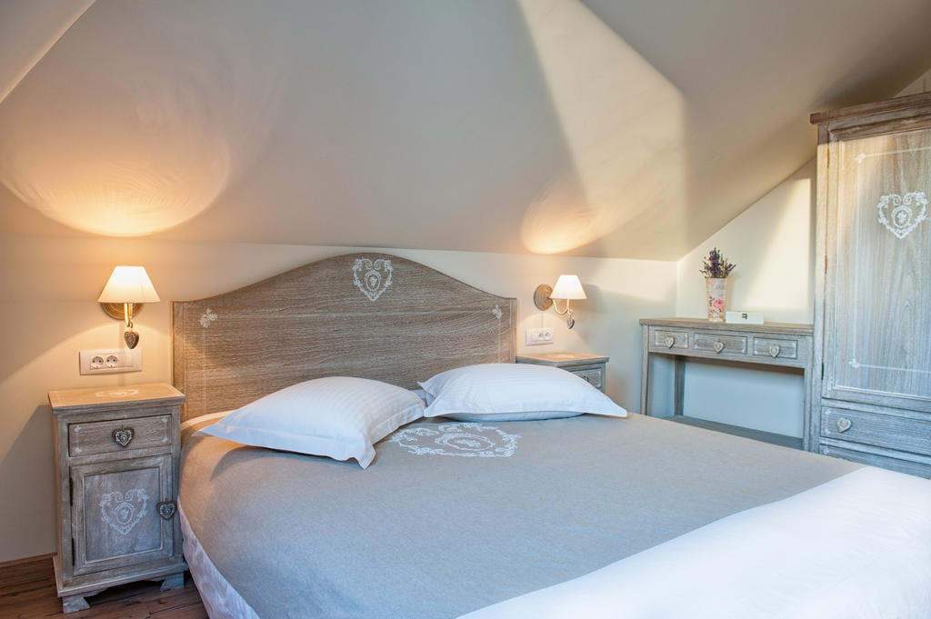 Chalet Hovel Mînăstirea Humorului Cameră foto